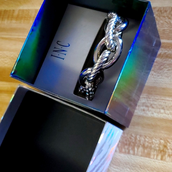 Bracelet - Picture 2 of 7